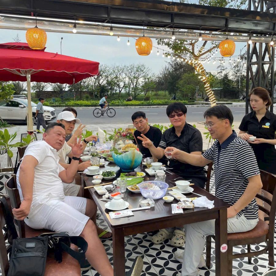 Khach-hang-Phuoc-My-Seafood